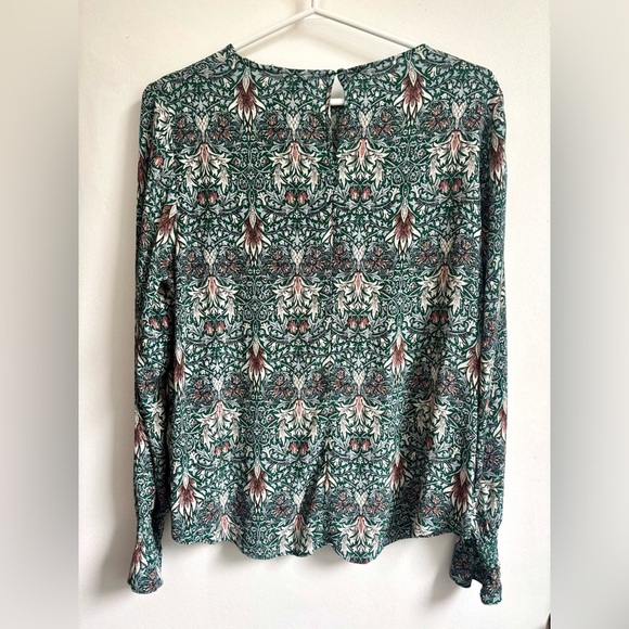 H&M Green and White Graphic Long Sleeve Blouse - Picture 5 of 6